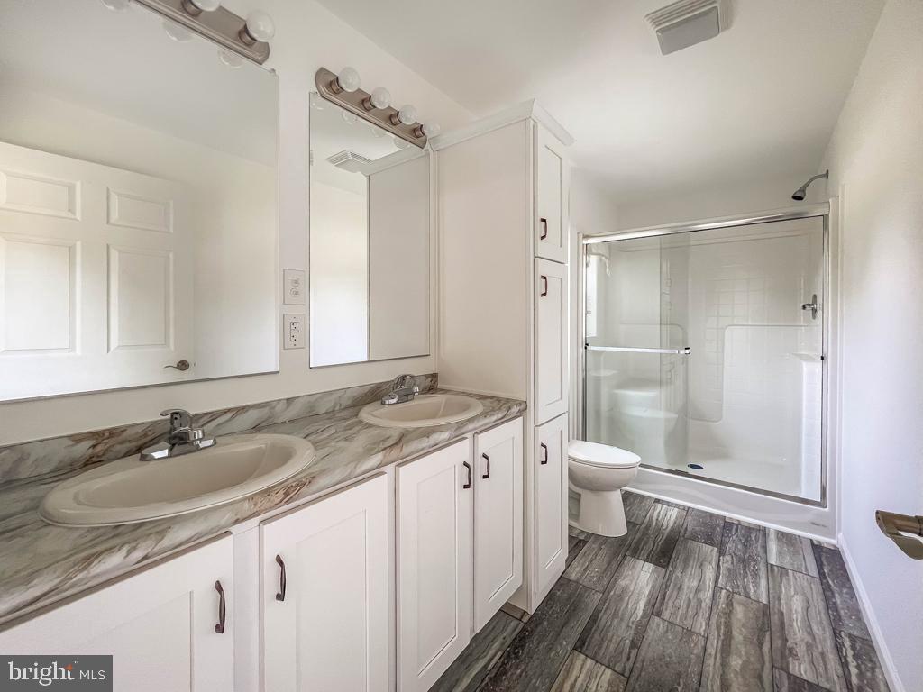 LINDALE VILLAGE - Residential