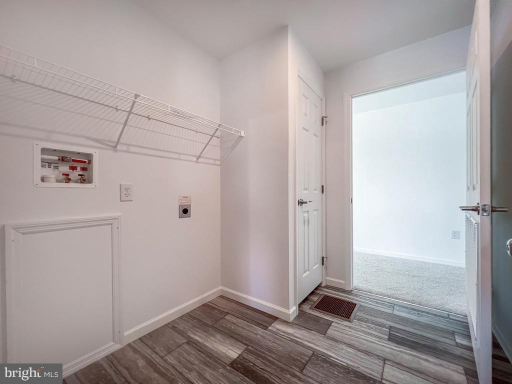 LINDALE VILLAGE - Residential