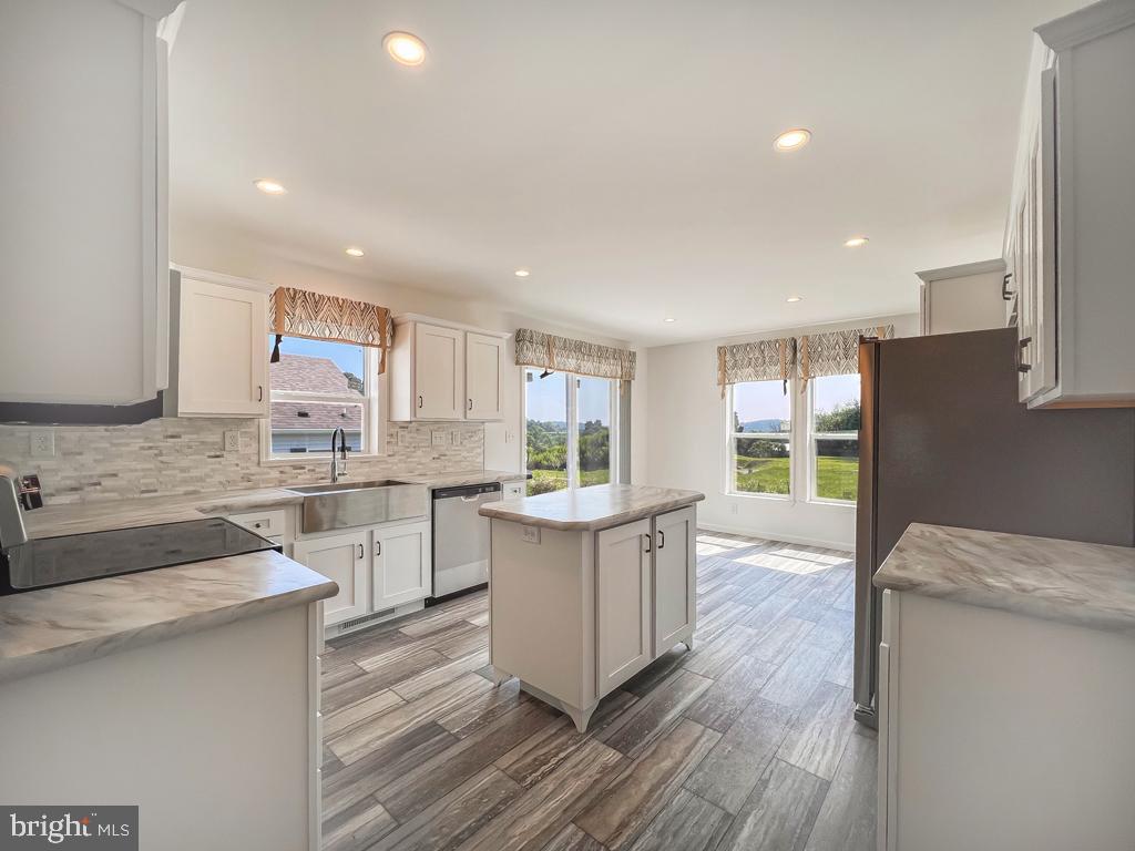 LINDALE VILLAGE - Residential