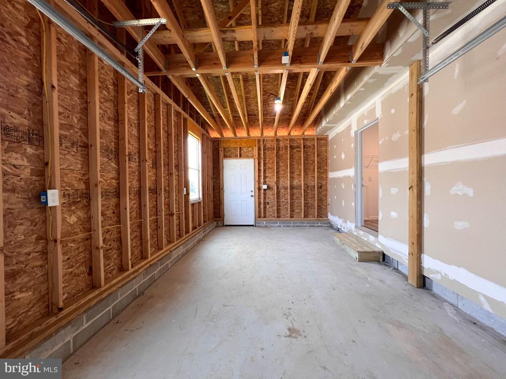 LINDALE VILLAGE - Residential