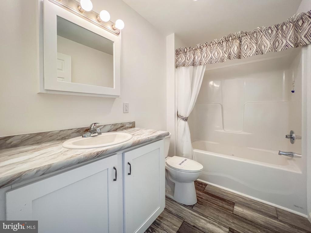 LINDALE VILLAGE - Residential