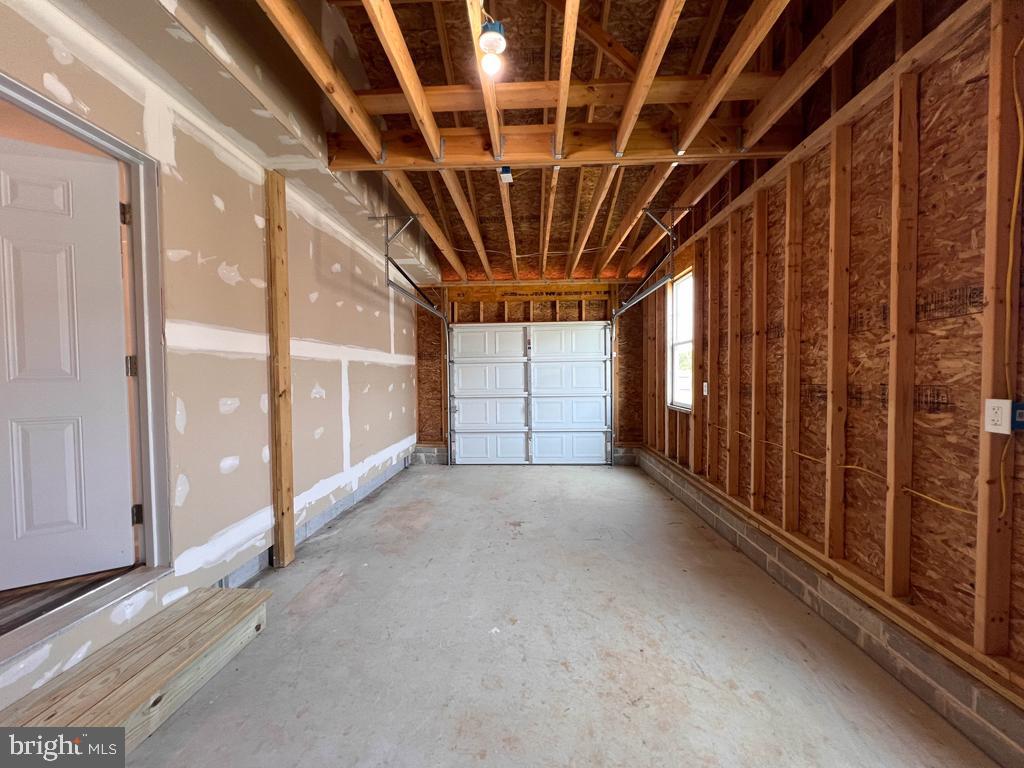 LINDALE VILLAGE - Residential