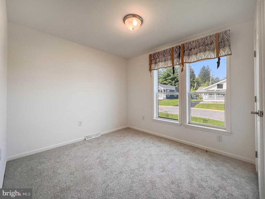 LINDALE VILLAGE - Residential