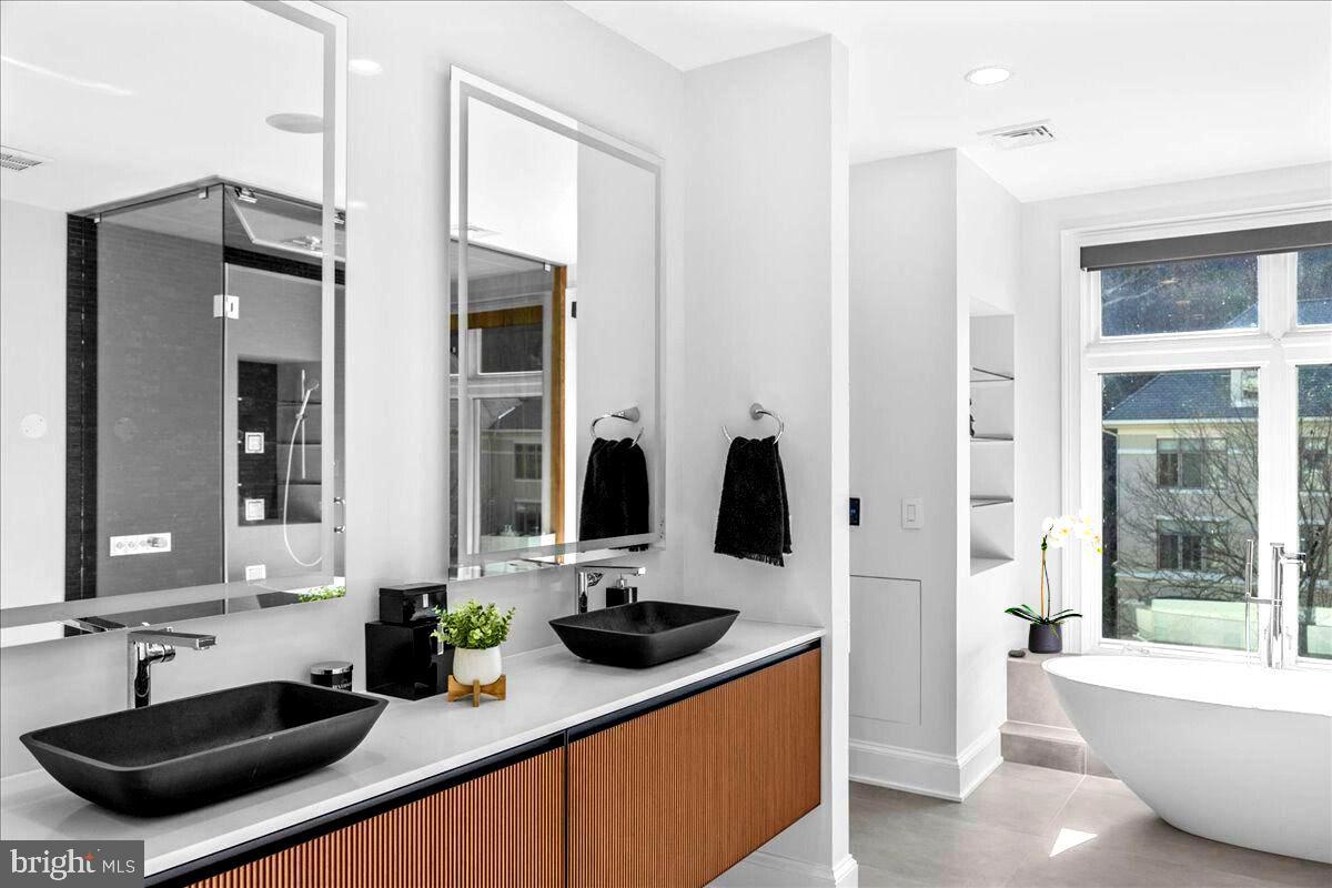 WATERVIEW PLACE - Residential