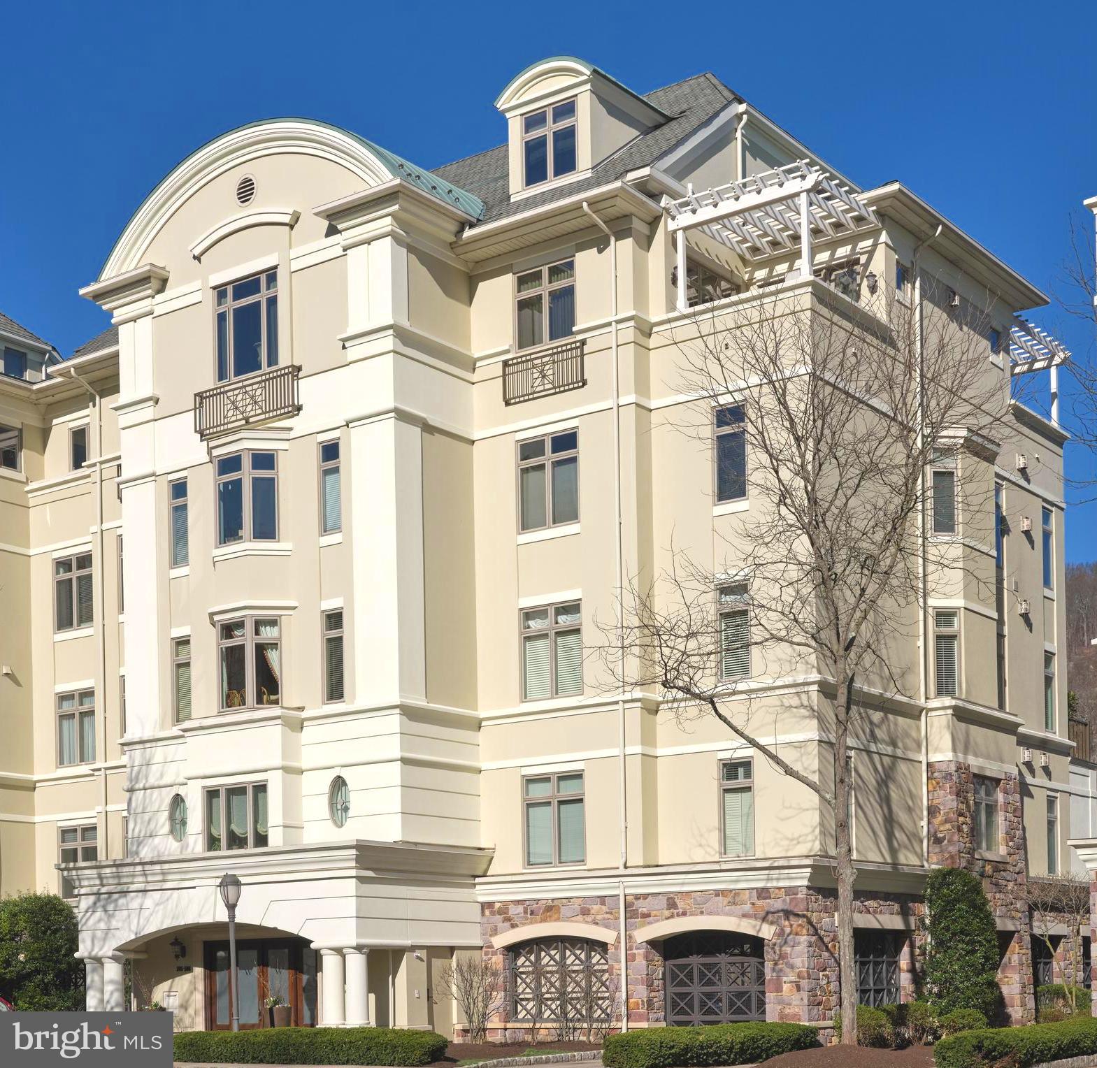 WATERVIEW PLACE - Residential