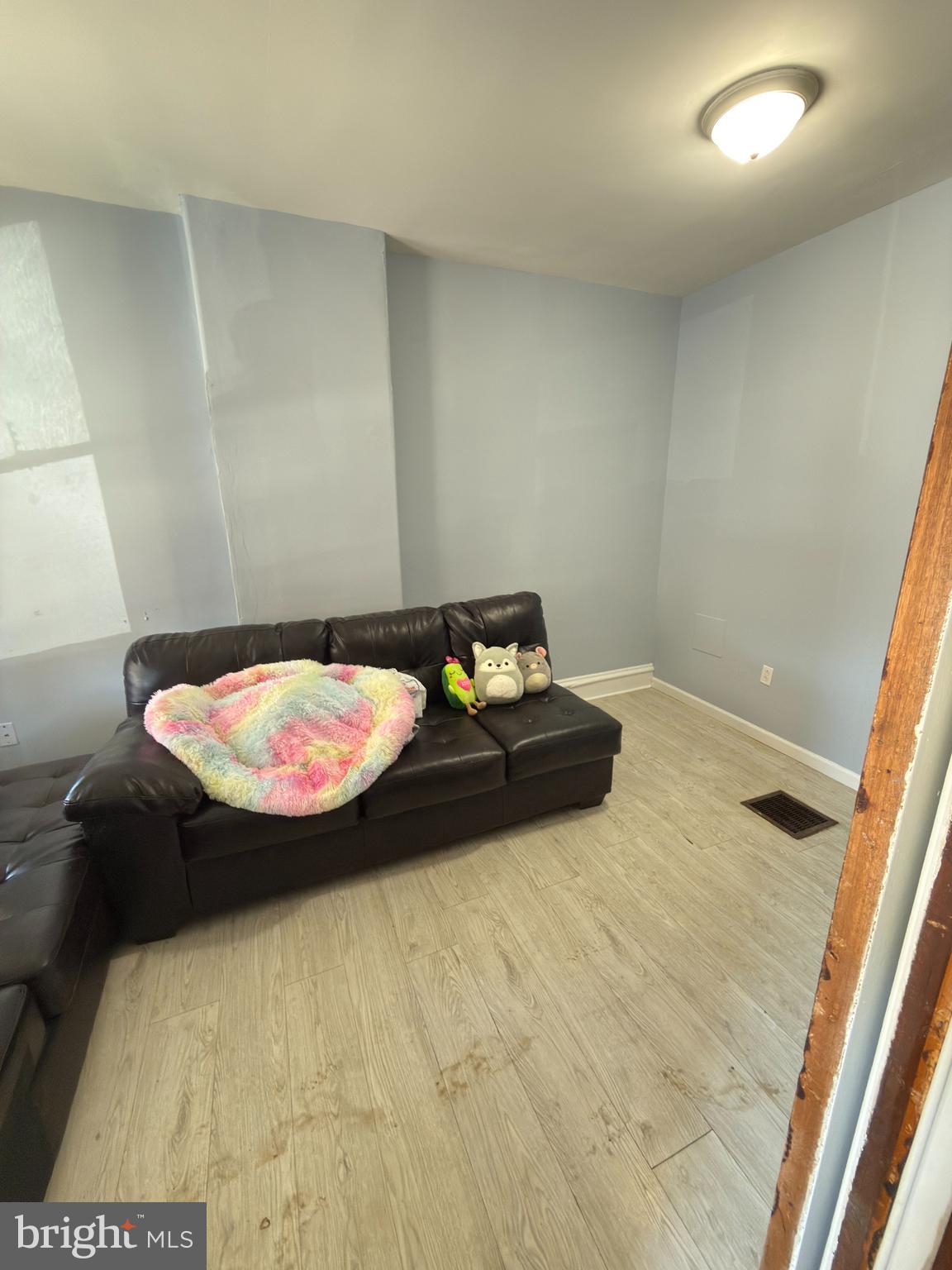 21 W CHESTNUT STREET