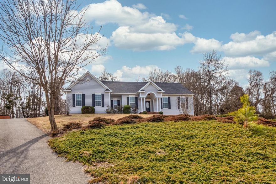 VERY CLEAN OPEN FLOOR PLAN RAMBLER IN QUIET NEIGHBORHOOD WITH EASY HOA.  FINISHED FAMILY ROOM AND BATH IN BASEMENT.  PLENTY OF SPACE TO GROW INTO!  NEW CARPET & LAUNDRY ROOM FLOORING ARE ON THE WAY.