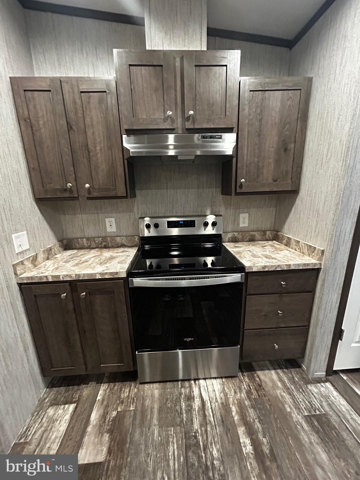 MIDDLE CREEK VILLAGE - Residential