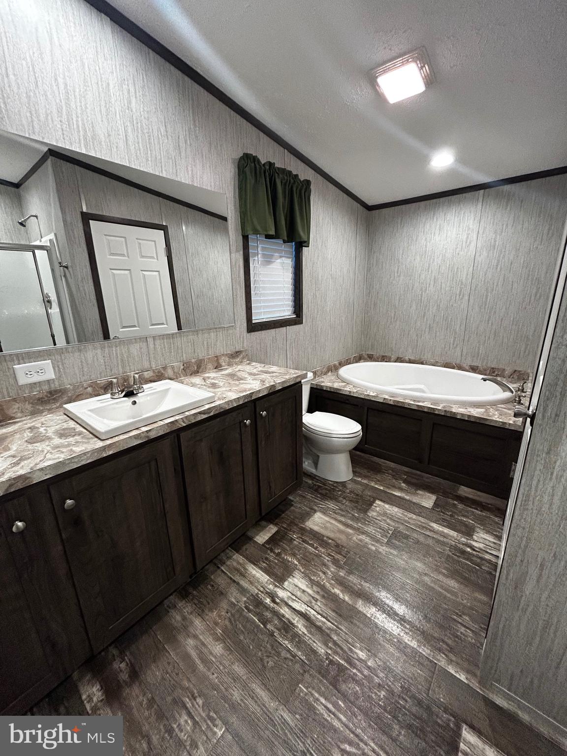 MIDDLE CREEK VILLAGE - Residential