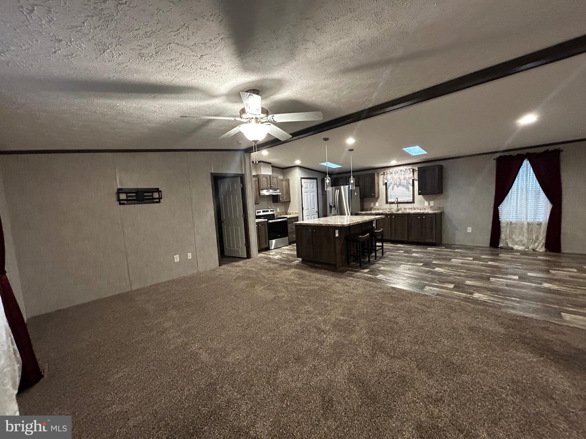 MIDDLE CREEK VILLAGE - Residential