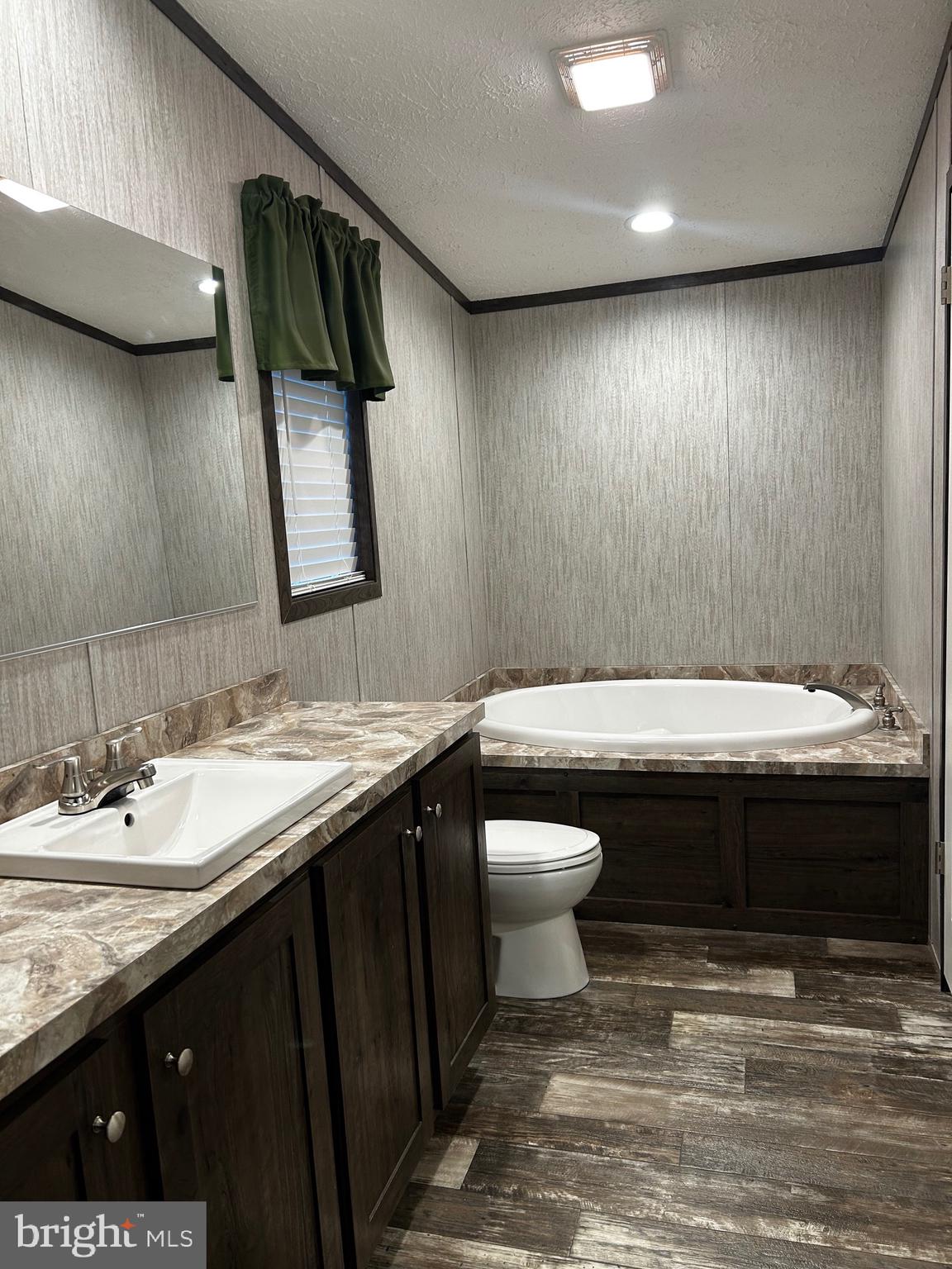 MIDDLE CREEK VILLAGE - Residential