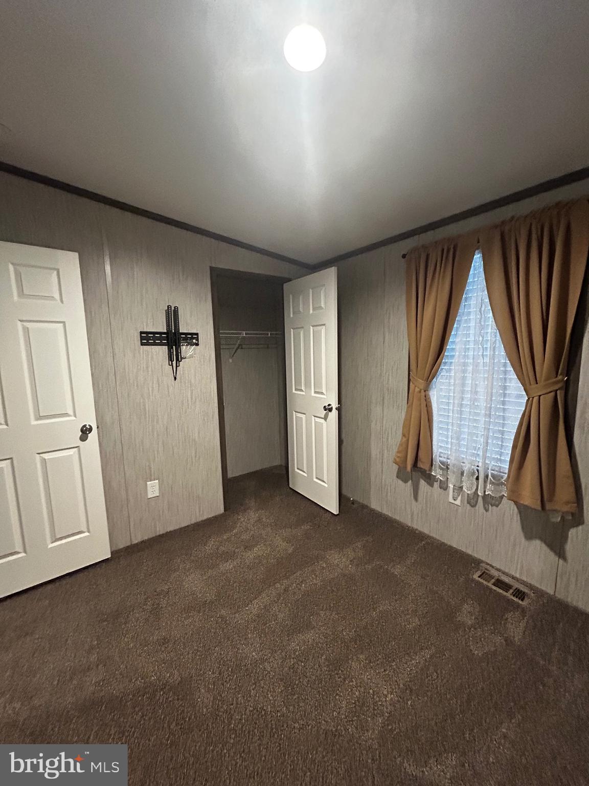 MIDDLE CREEK VILLAGE - Residential