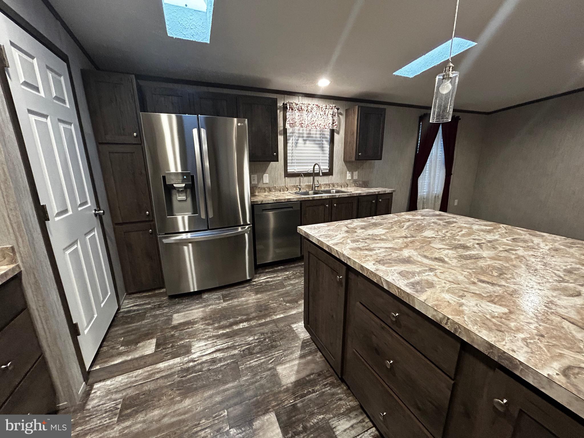 MIDDLE CREEK VILLAGE - Residential