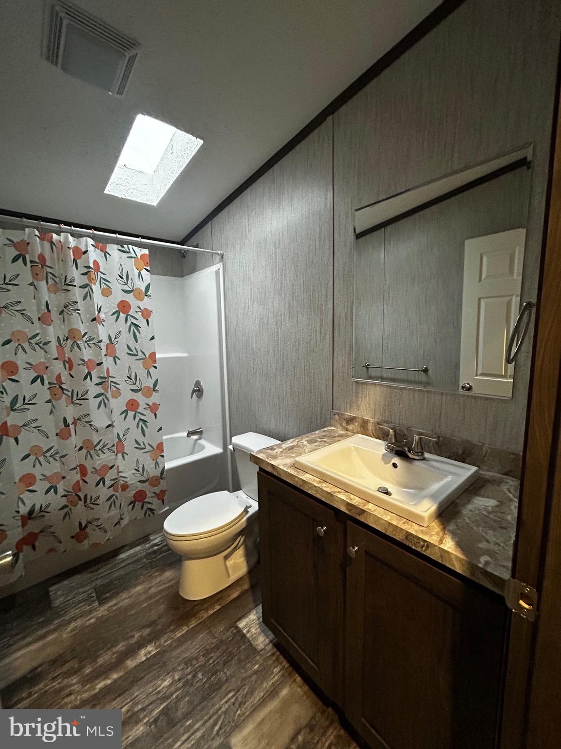 MIDDLE CREEK VILLAGE - Residential