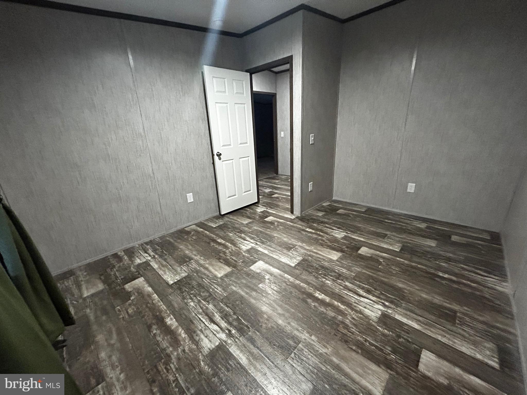 MIDDLE CREEK VILLAGE - Residential