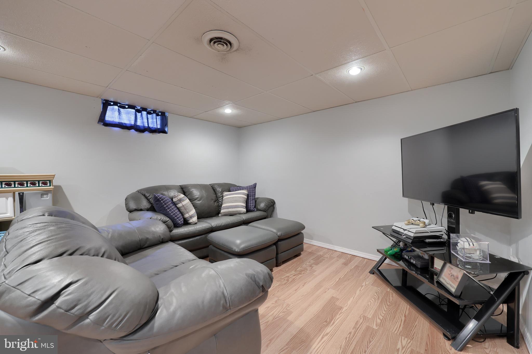 PENN OAKS - Residential