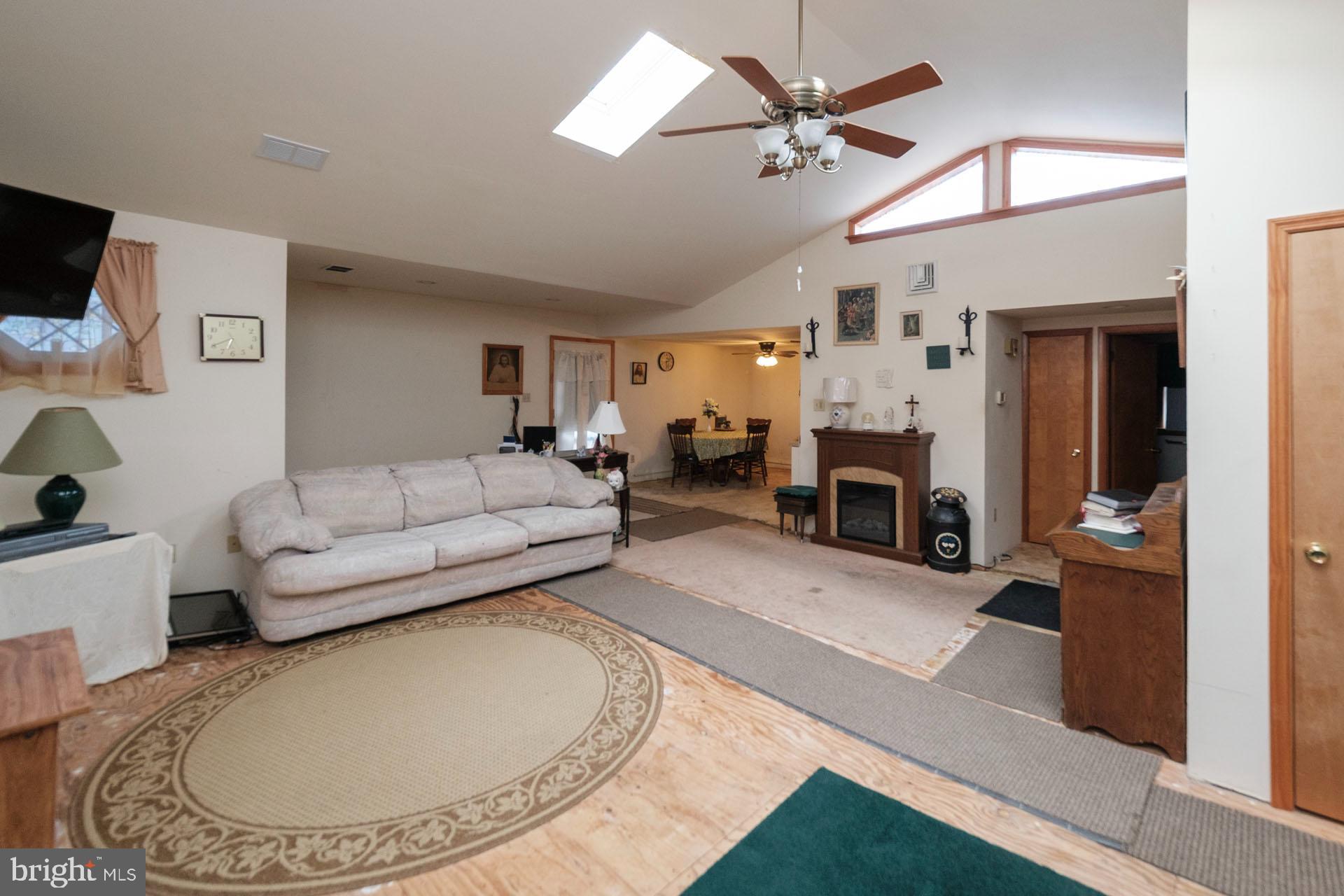 WEST HILLS - Residential Income