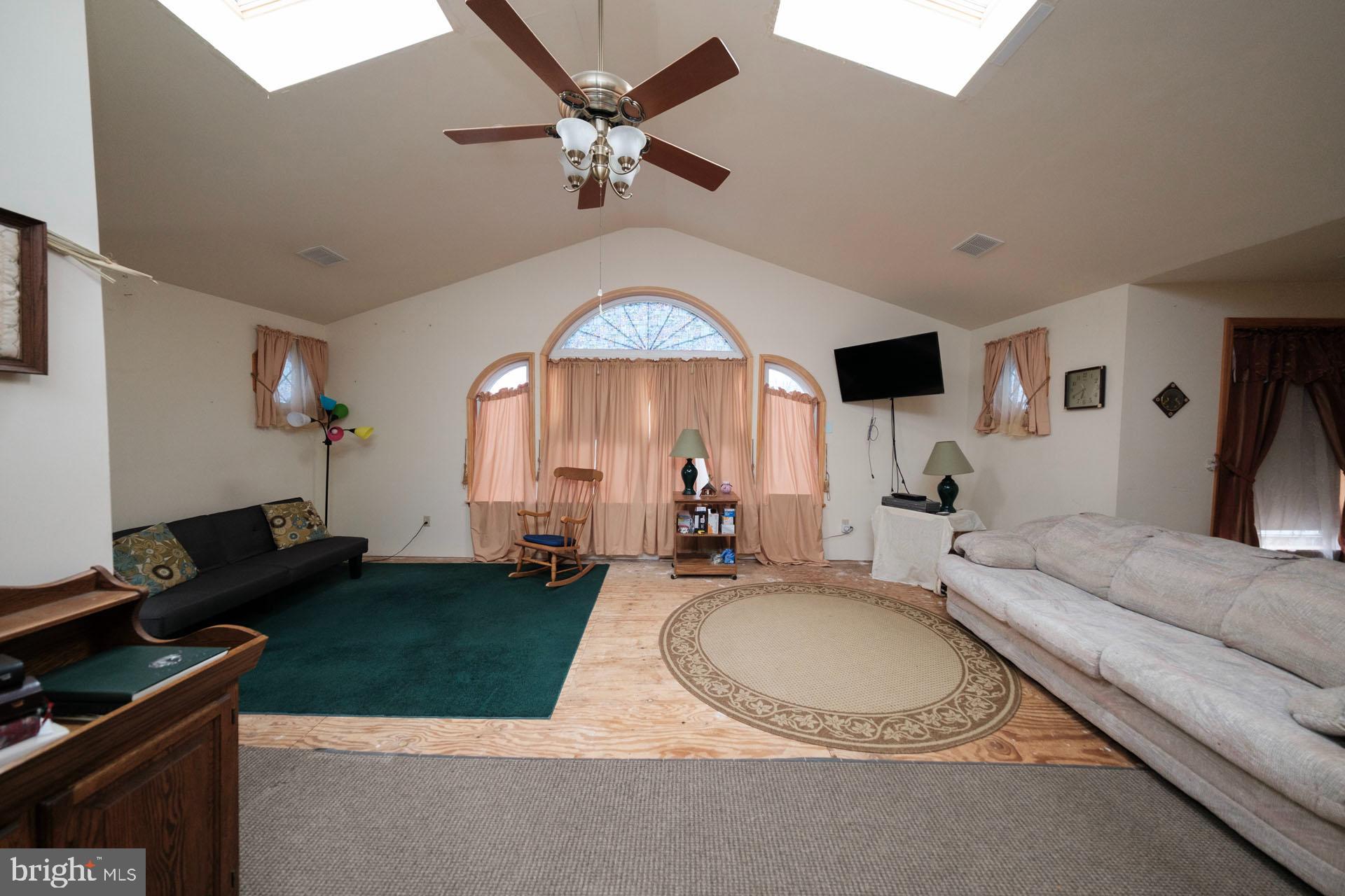 WEST HILLS - Residential Income