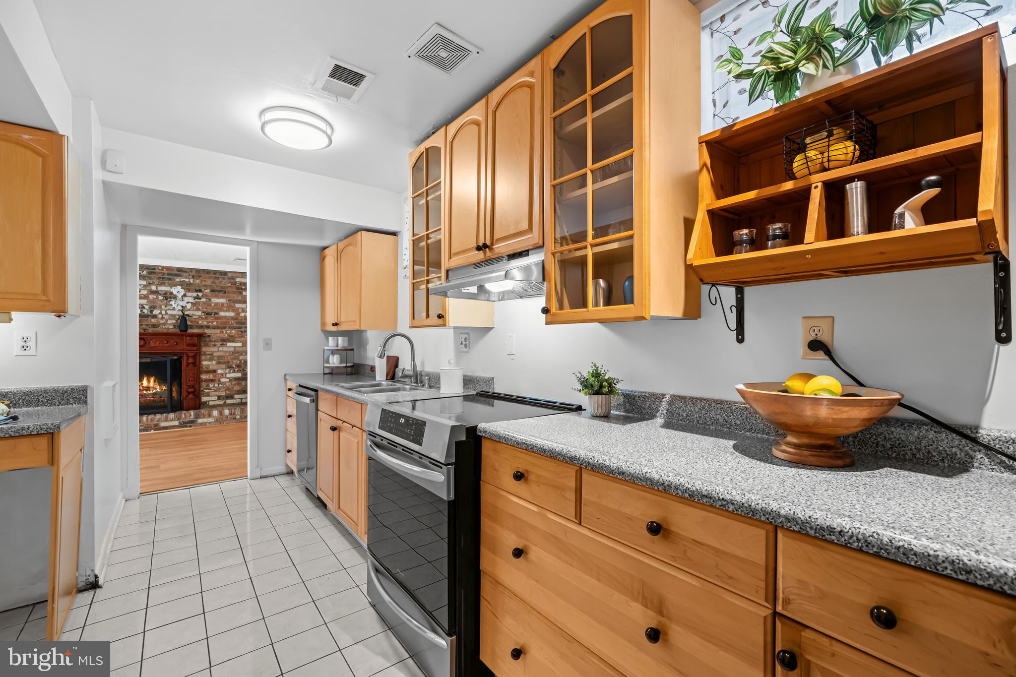 DANIA HILLS - Residential