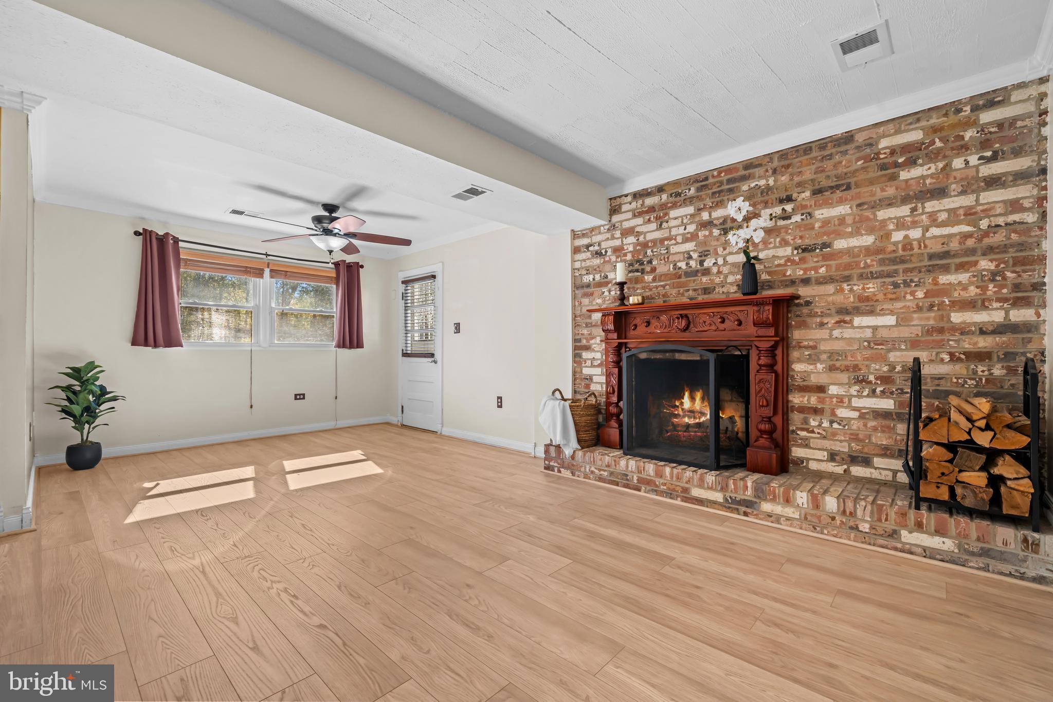 DANIA HILLS - Residential