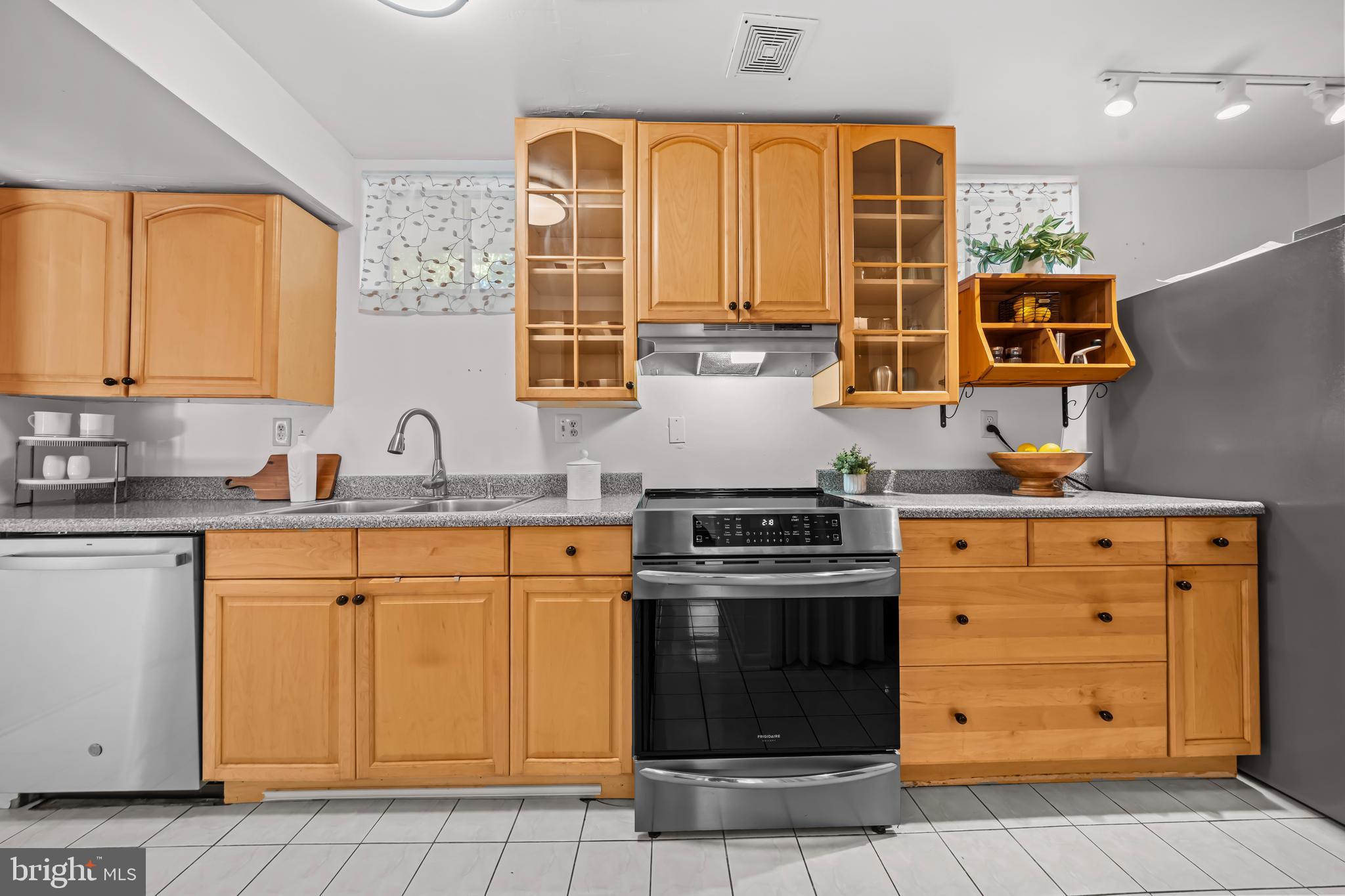 DANIA HILLS - Residential