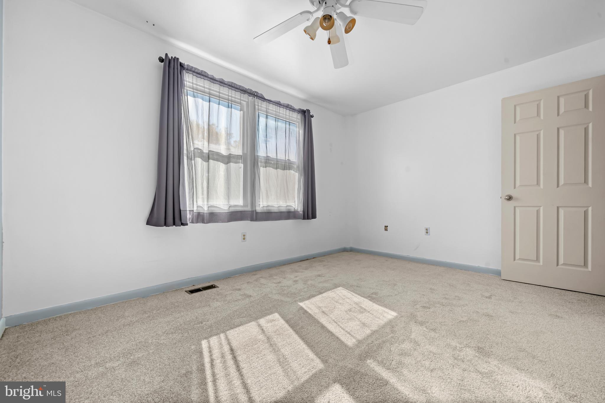 DANIA HILLS - Residential