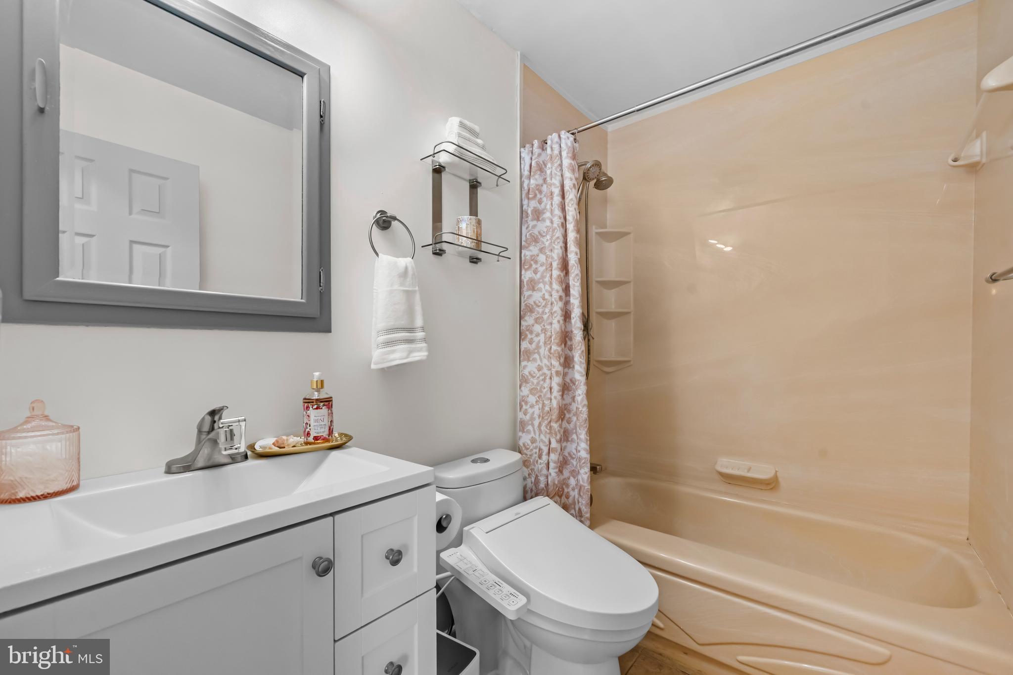 DANIA HILLS - Residential