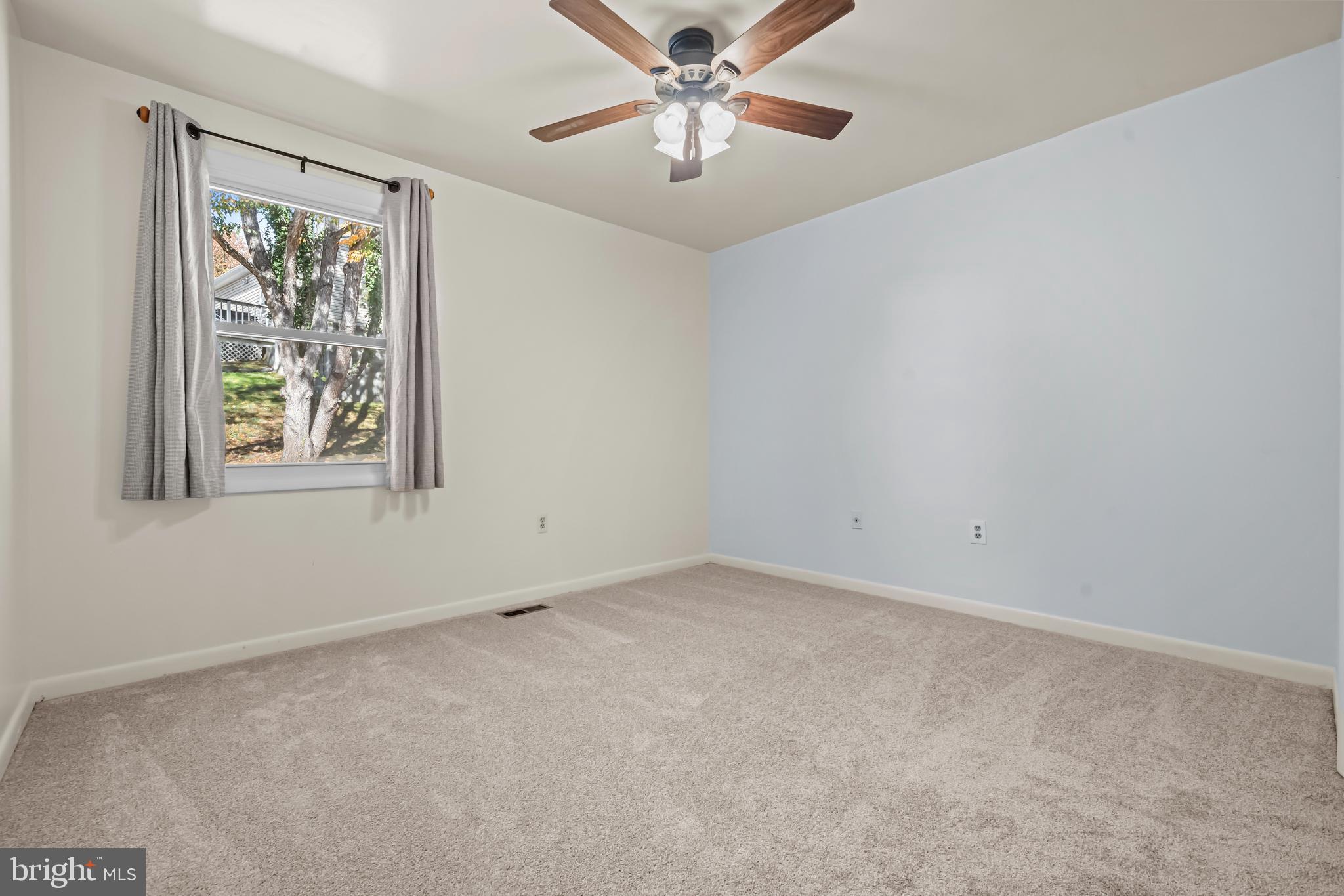 DANIA HILLS - Residential