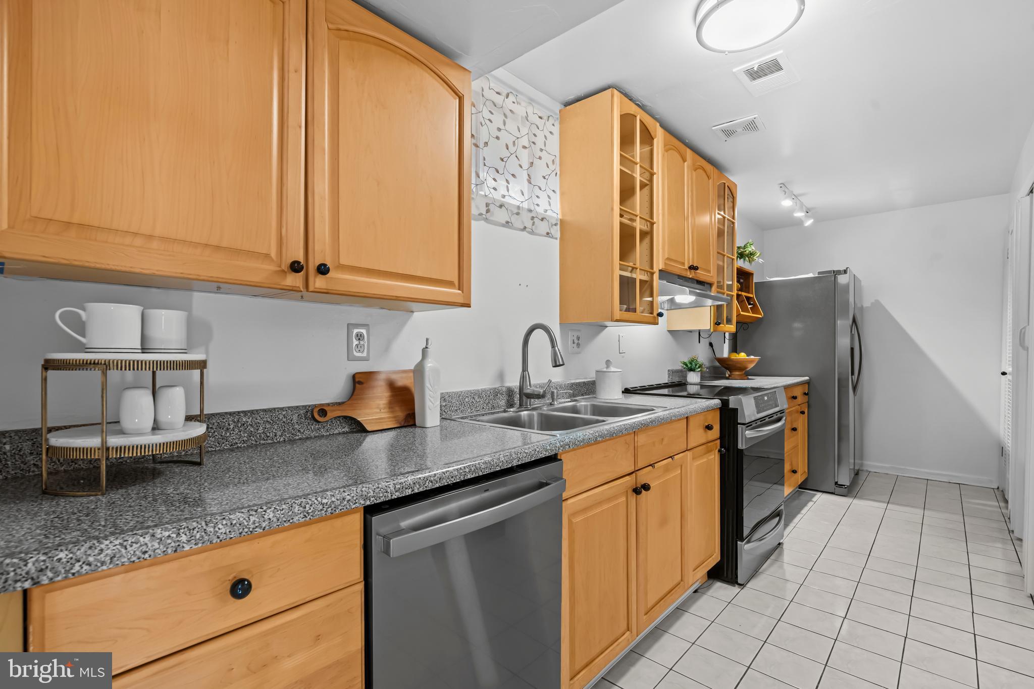 DANIA HILLS - Residential