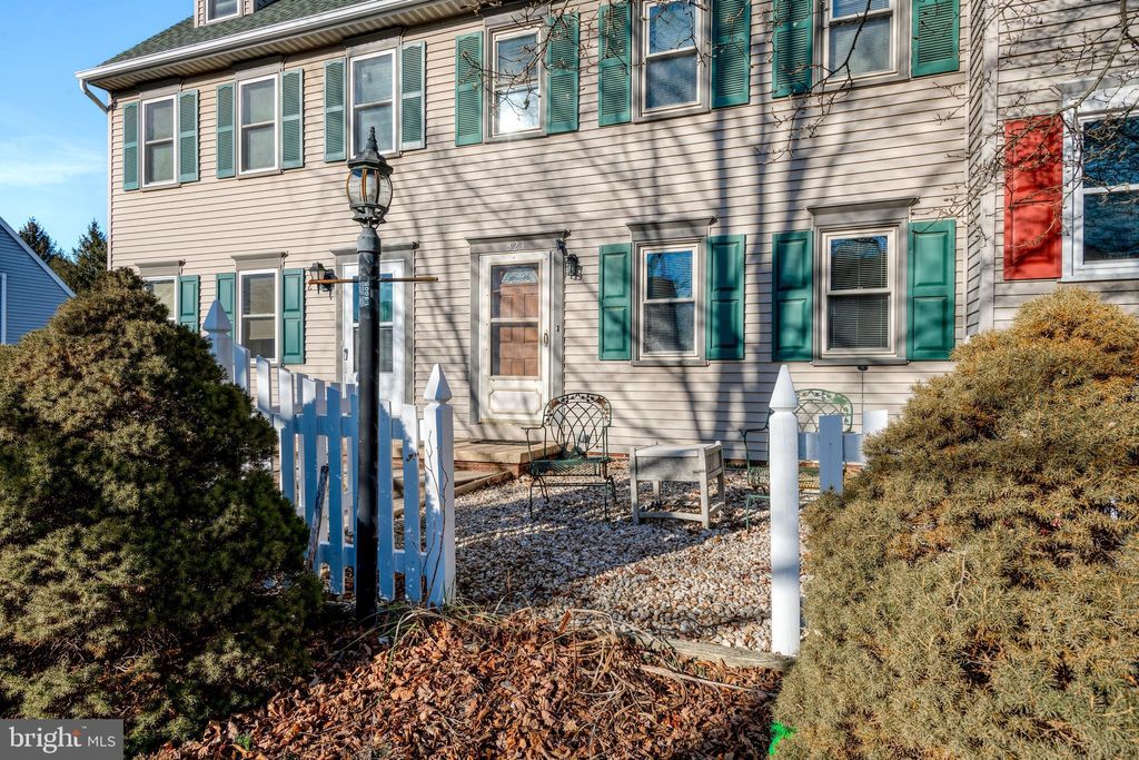 Photo of 823 Oak Street, Denver, PA 17517 (MLS # PALA2045994)