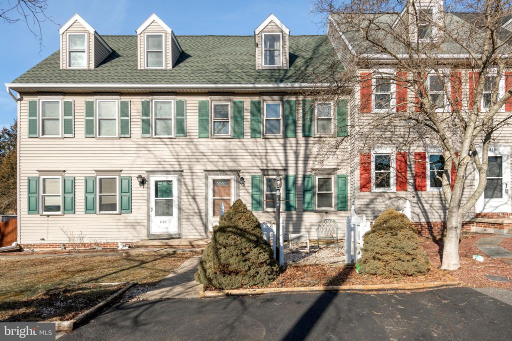 Photo of 823 Oak Street, Denver, PA 17517 (MLS # PALA2045994)