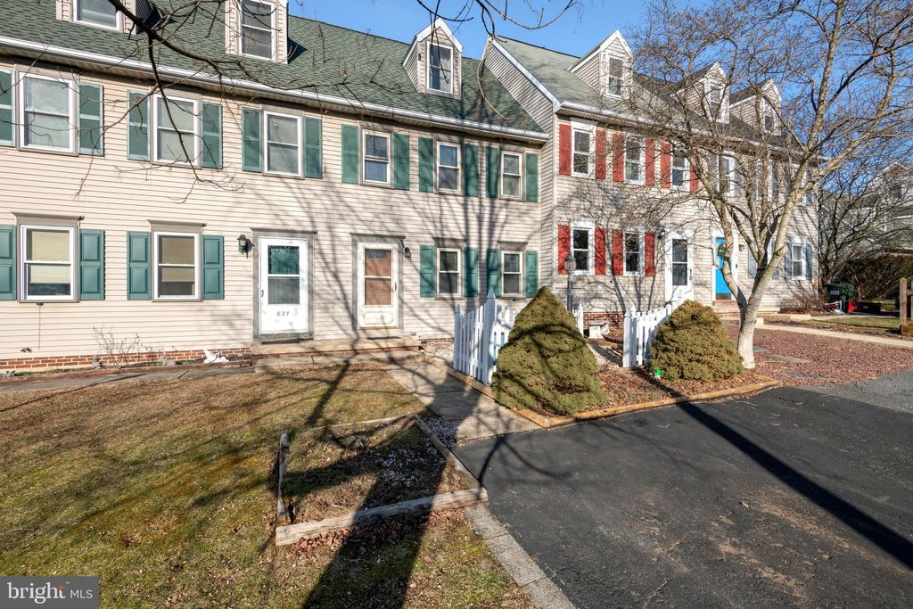 Photo of 823 Oak Street, Denver, PA 17517 (MLS # PALA2045994)