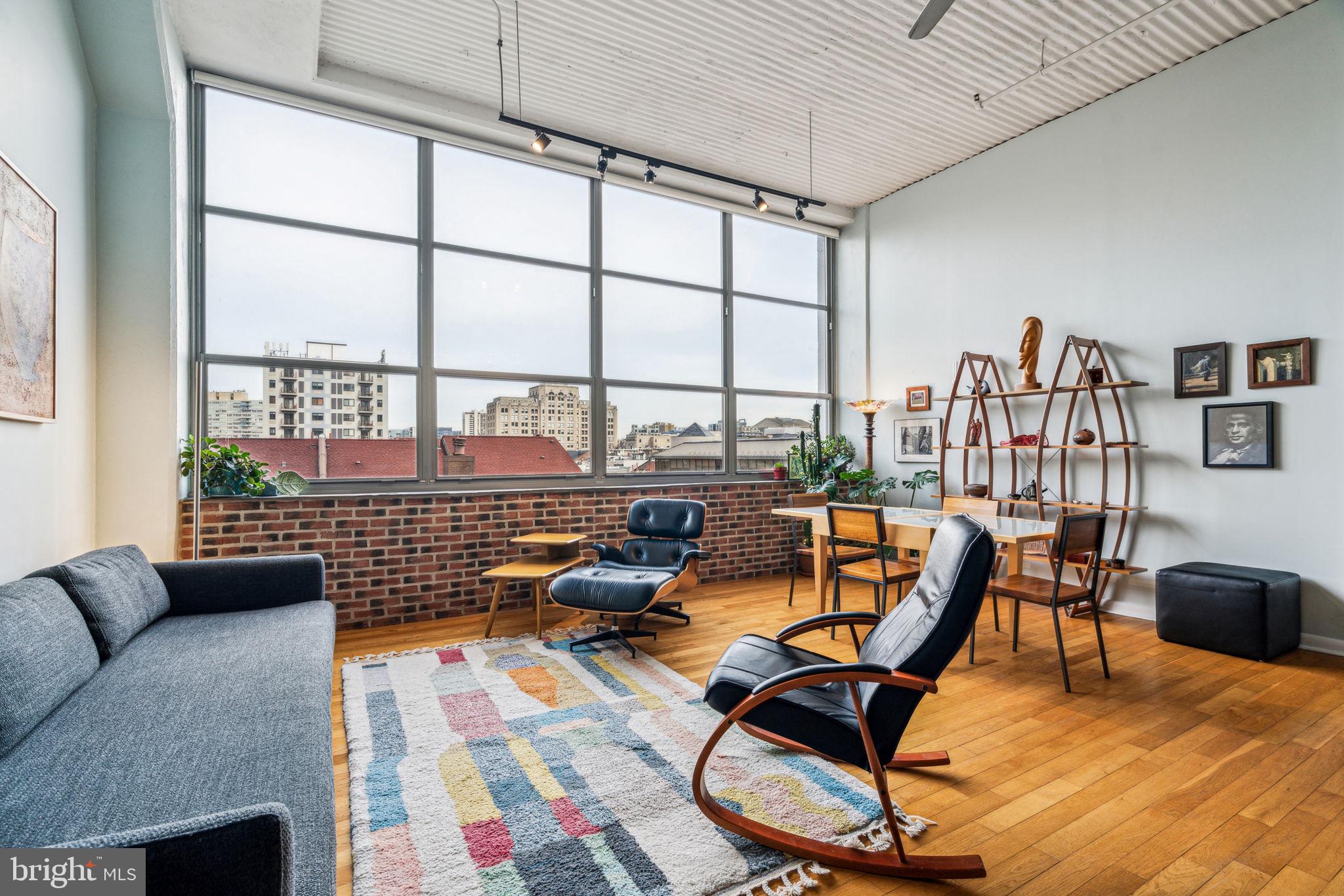 LOGAN SQUARE - Residential