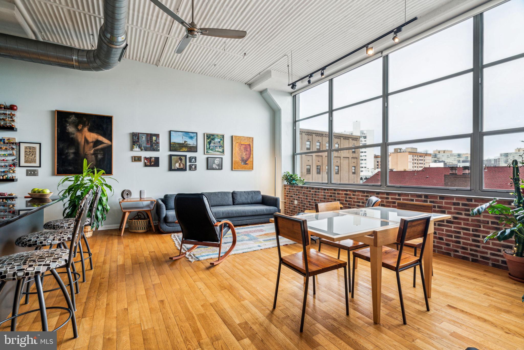 LOGAN SQUARE - Residential