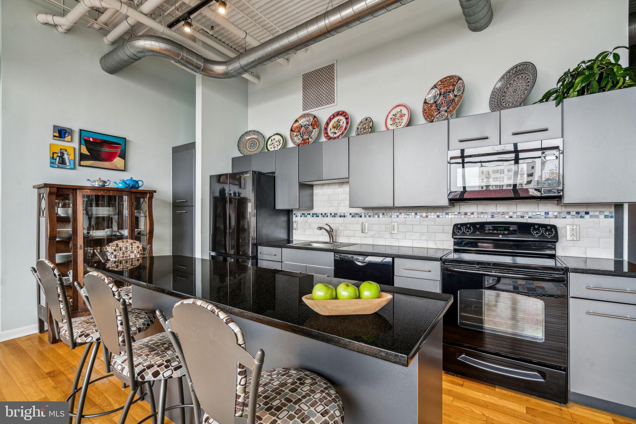 LOGAN SQUARE - Residential