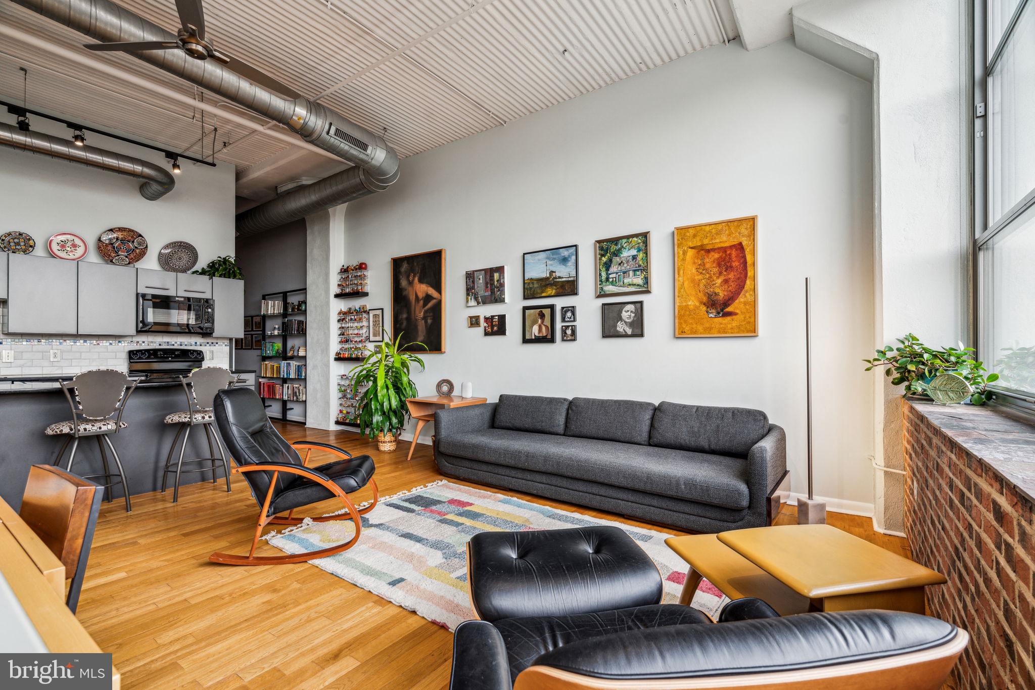 LOGAN SQUARE - Residential