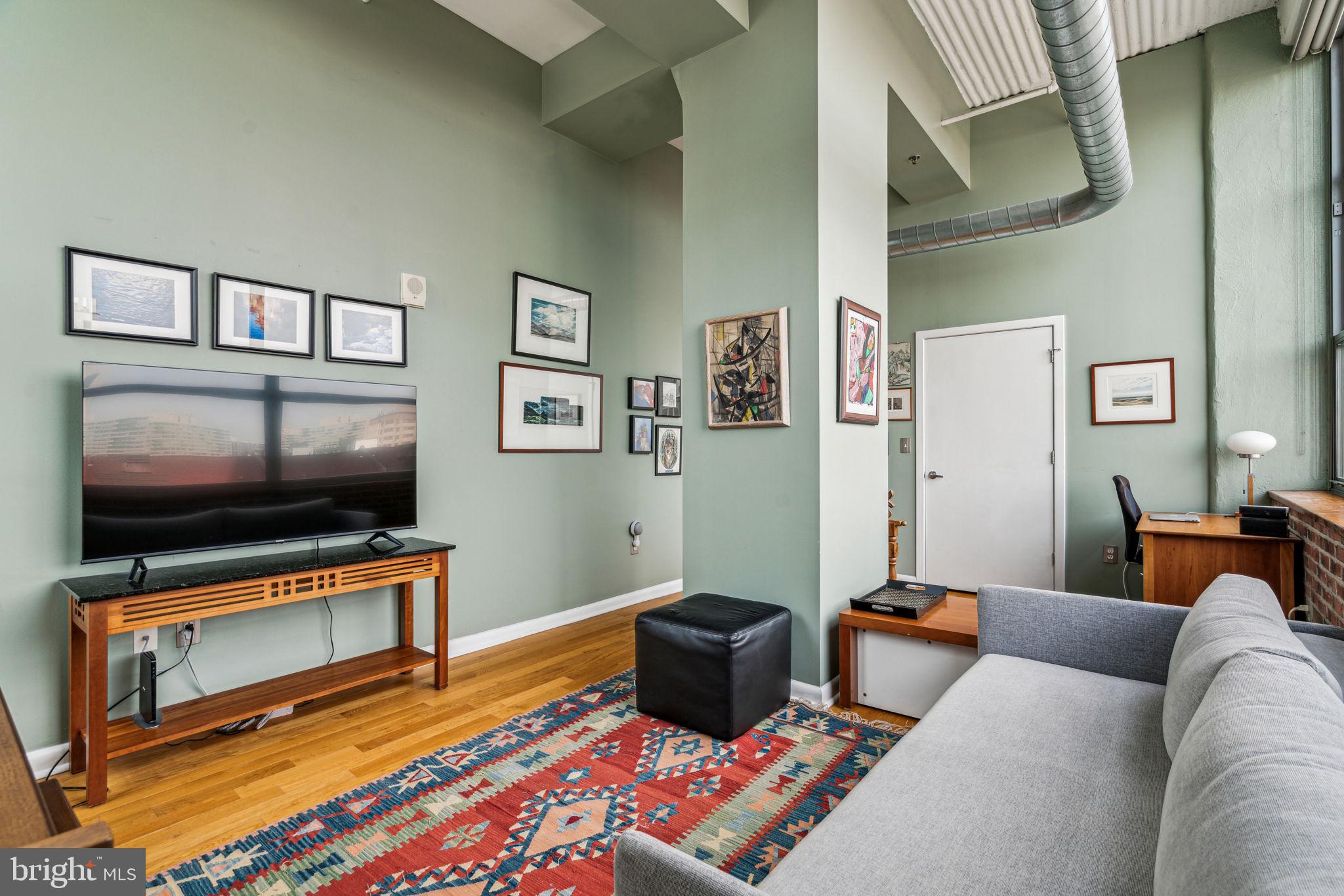 LOGAN SQUARE - Residential
