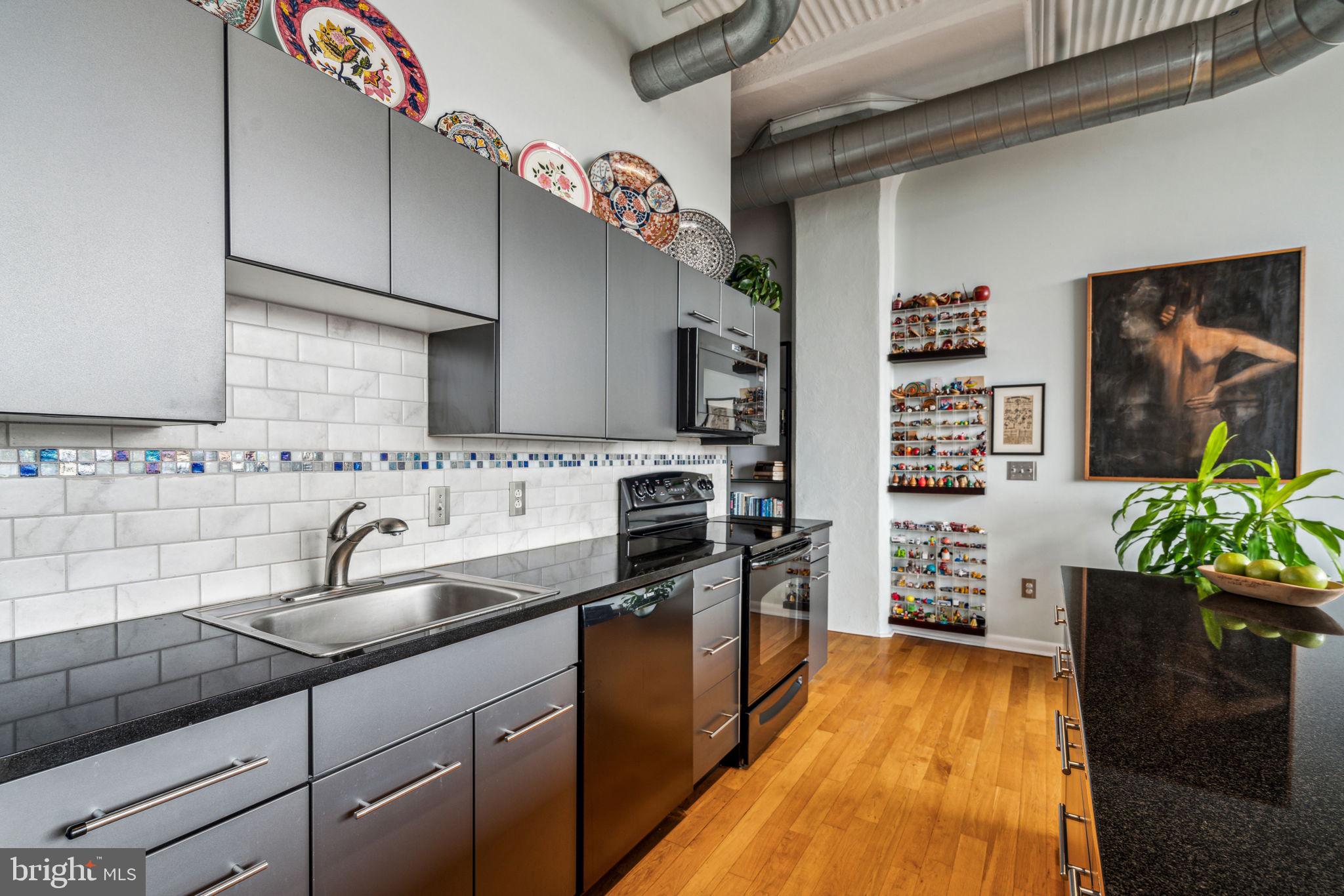 LOGAN SQUARE - Residential