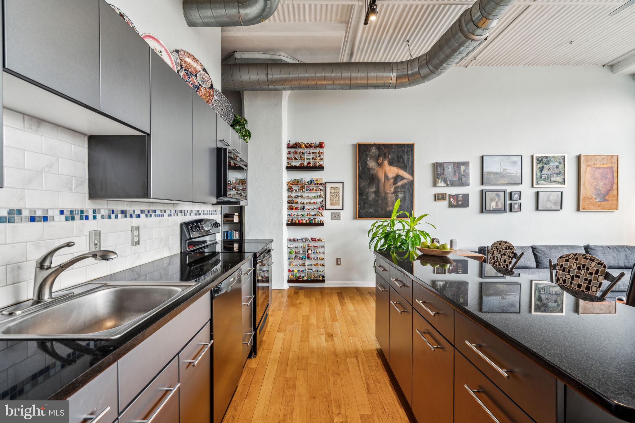 LOGAN SQUARE - Residential