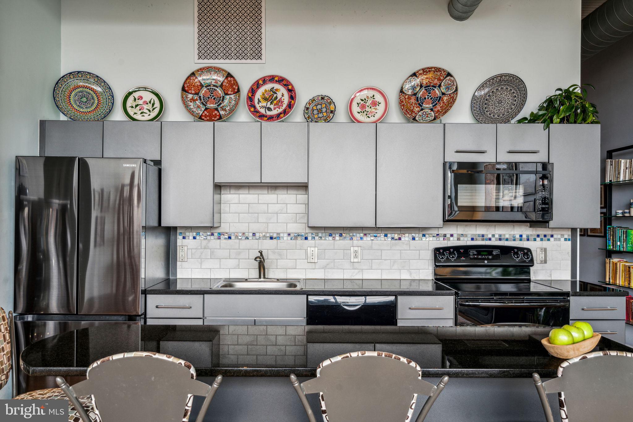 LOGAN SQUARE - Residential
