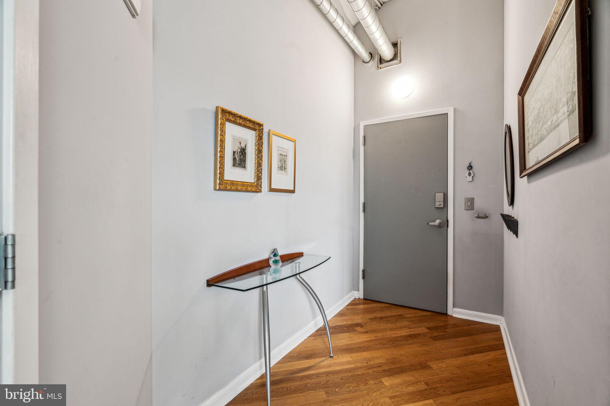 LOGAN SQUARE - Residential