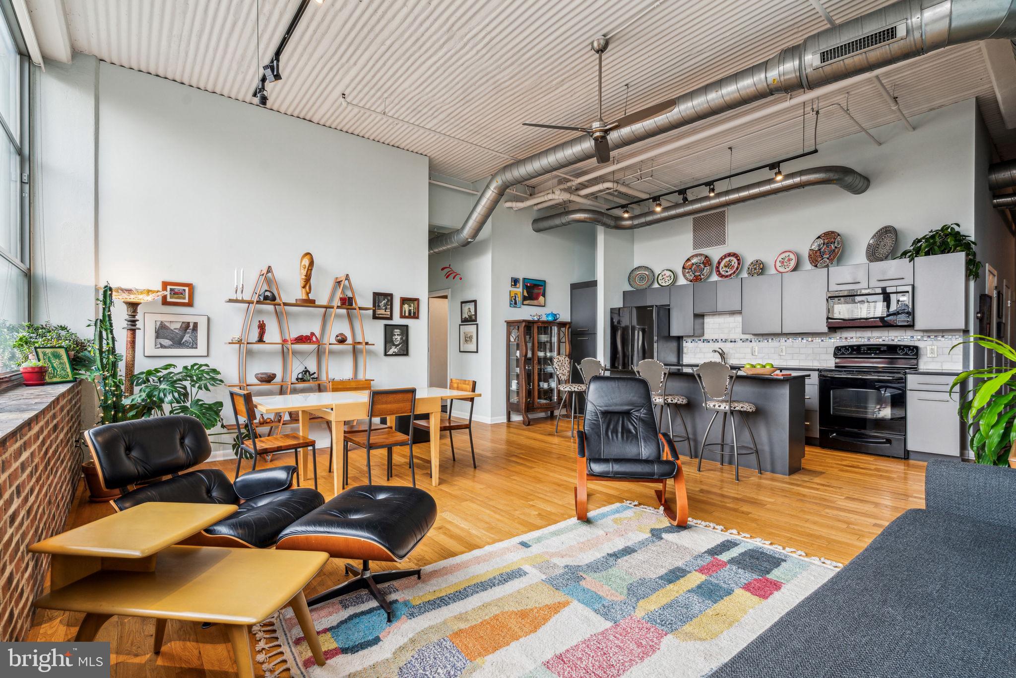 LOGAN SQUARE - Residential