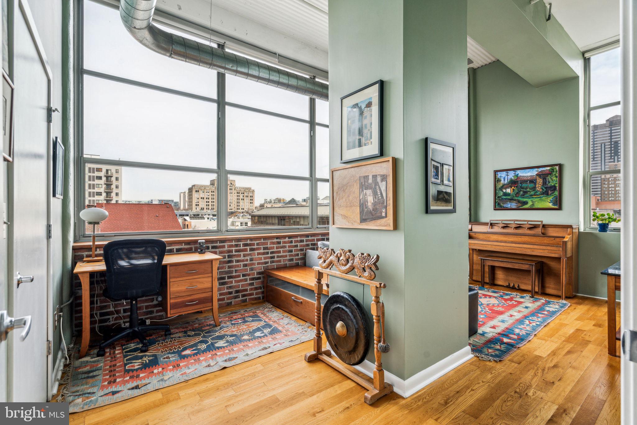 LOGAN SQUARE - Residential