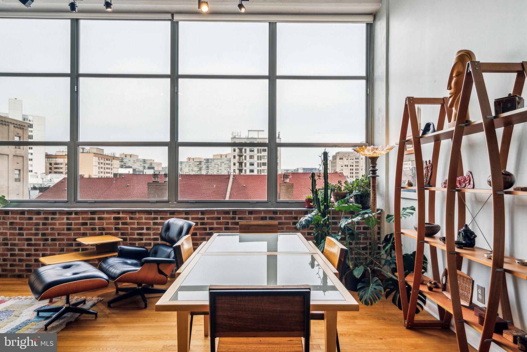 LOGAN SQUARE - Residential