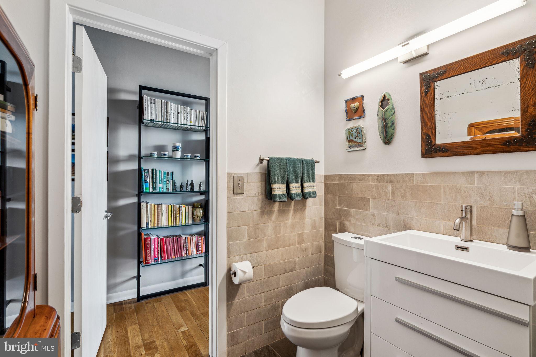 LOGAN SQUARE - Residential