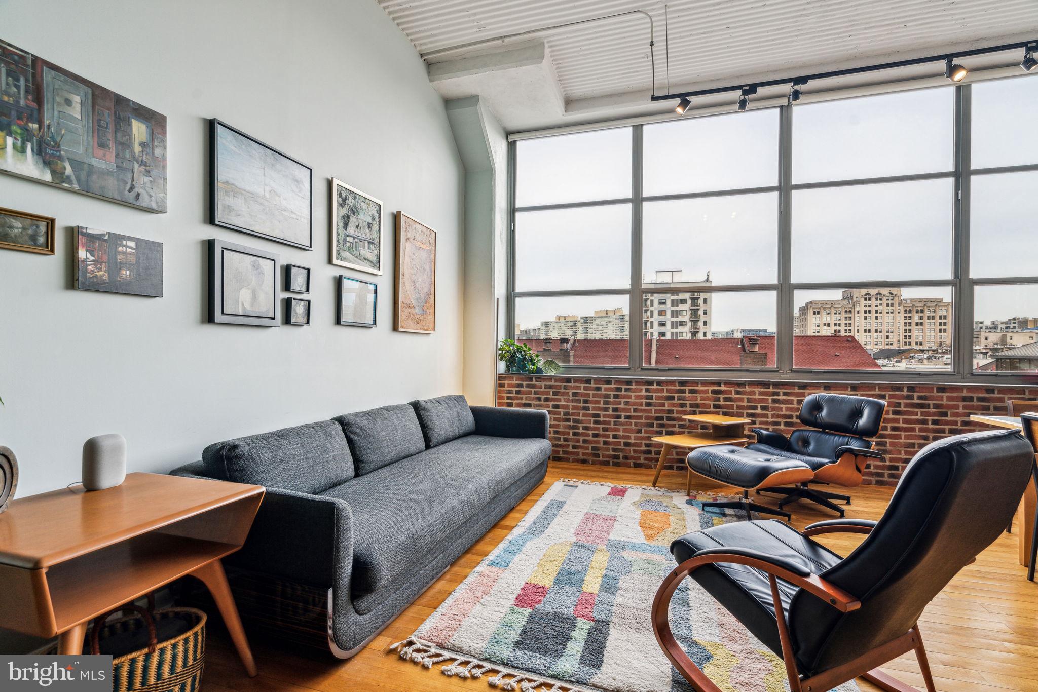 LOGAN SQUARE - Residential