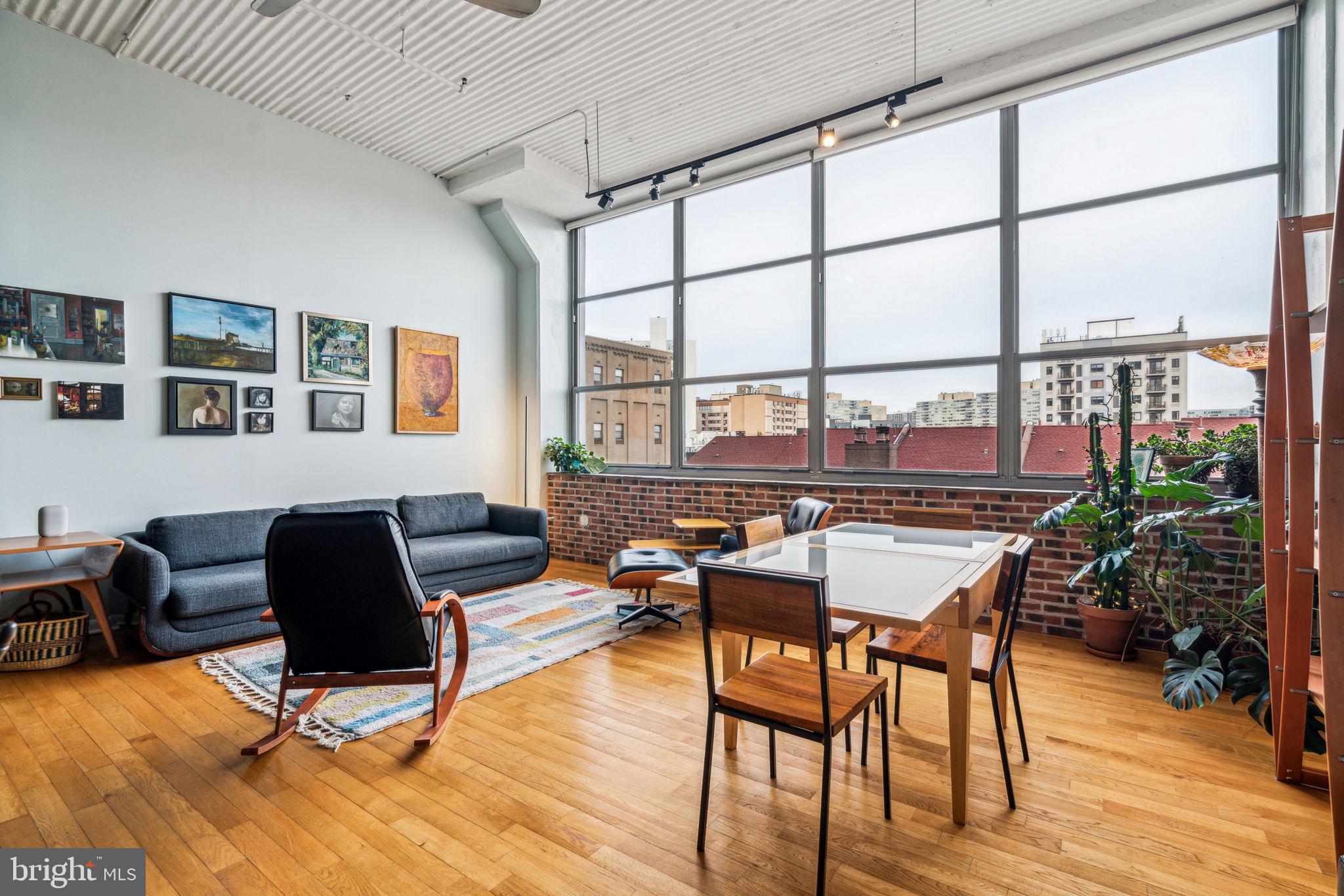LOGAN SQUARE - Residential