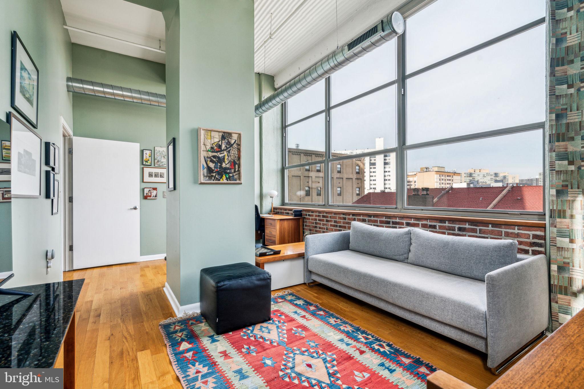 LOGAN SQUARE - Residential