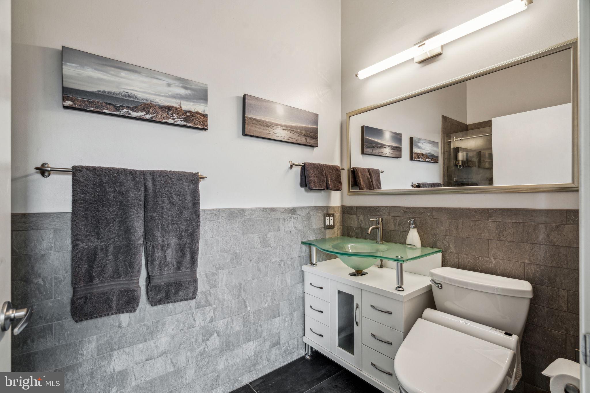 LOGAN SQUARE - Residential
