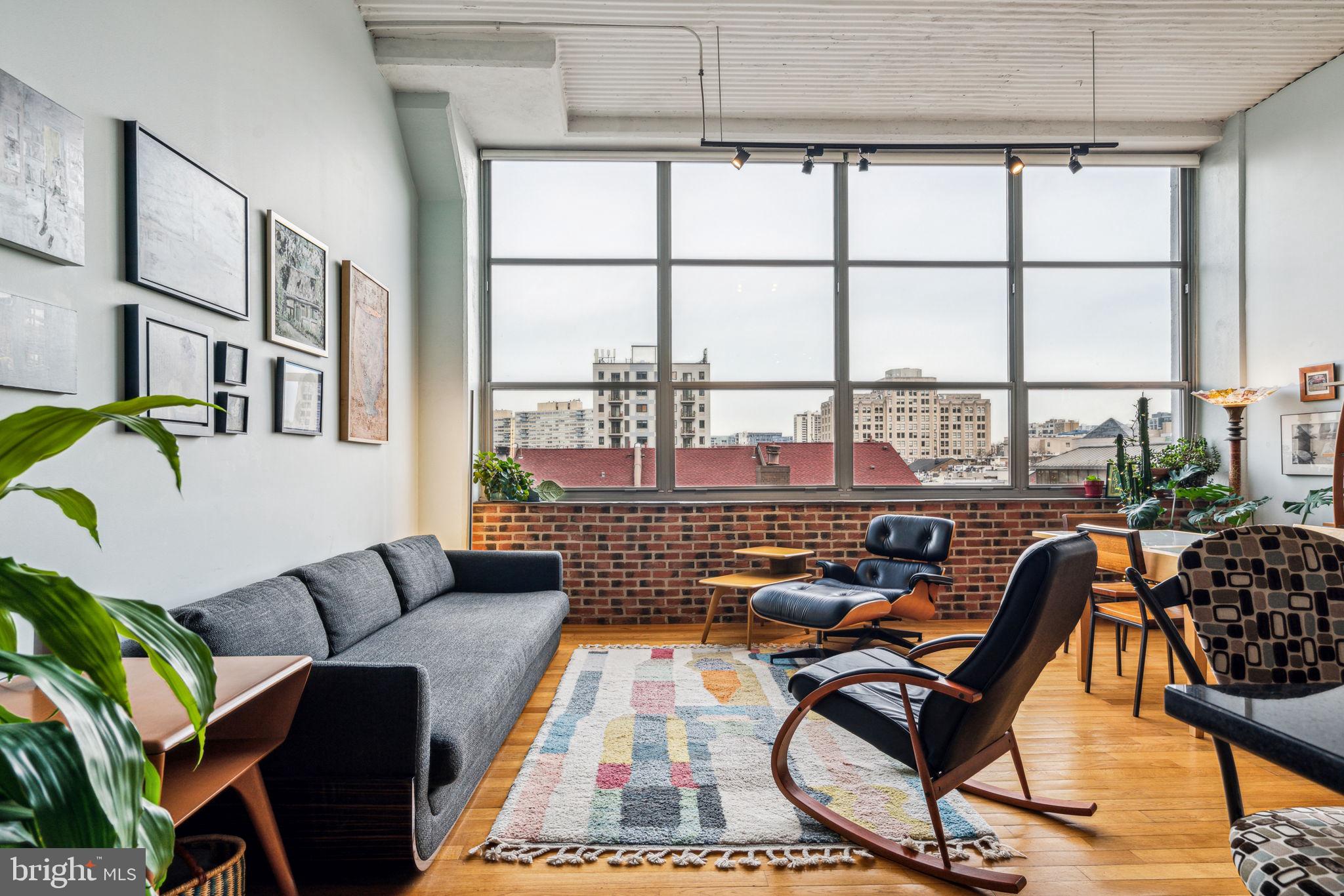 LOGAN SQUARE - Residential